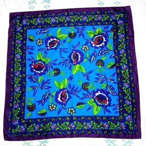 5/$25 Vibrant made in Italy scarf